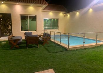 شاليه بمسبح وألعاب اطفال 