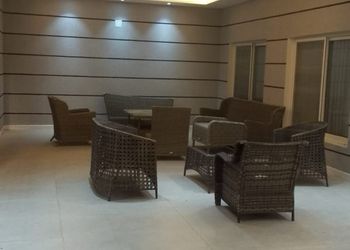 استراحة بجلسه مطله على حديقه