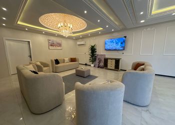 استراحة بمجلس وفناء خارجي 