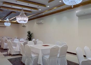 استراحة بمجالس واسعة وفناء خارجي