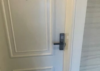شقة بصالة مريحة ودخول ذاتي 