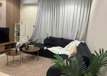 شقة بغرفة معيشة وغرفة نوم 