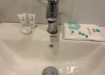 استديو بأثاث مريح وبسيط 