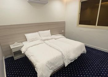استديو بأثاث مريح ودخول ذاتي