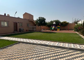 استراحة بألعاب أطفال ومجالس