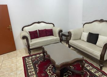 شقة بصالة جلوس وغرفة نوم 