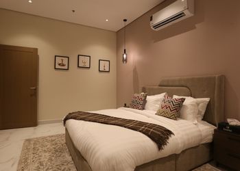 شقة بثلاث غرف نوم وصاله انيقه