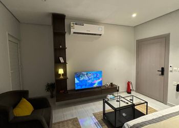 استديو بسرير ماستر وجلسة جانبية 