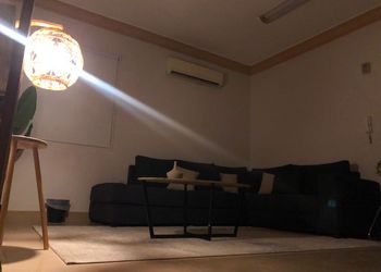 شقة بغرفة معيشة وغرفة نوم 