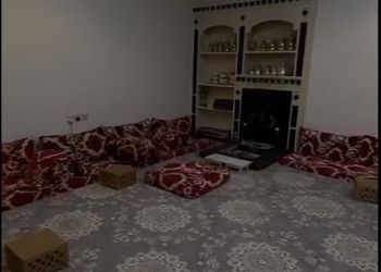 استراحة باسطبل خيل وصالة جلوس