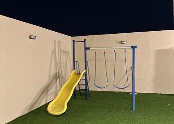 استراحة بمجلس وفناء خارجي 