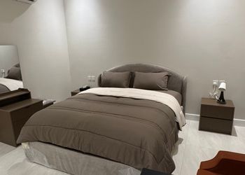 استديو بسرير ماستر وأثاث مريح 