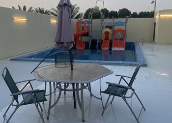 شاليه بمسبح وألعاب مائية