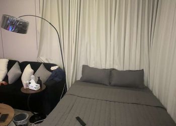استديو بسرير ماستر وجلسة جانبية 