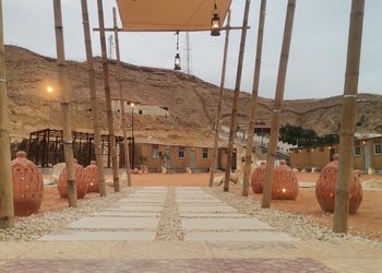 مخيم بأجواء وموقع مميز ببروجكتر