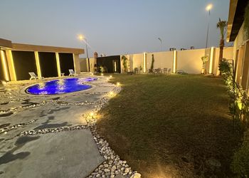 شاليه بصالة مطلة على الحديقة