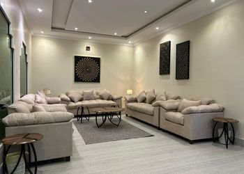 شاليه بمسطح اخضر ومسبح 