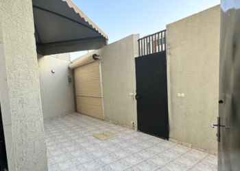 فيلا غرفة نوم وصالة ومدخل سيارة