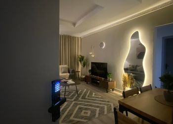 شقة بصالة أنيقة ودخول ذاتي