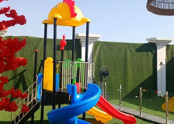 استراحة بجلسة خارجية ومسطح اخضر