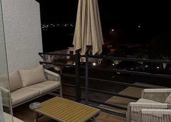 شقة بصالة أنيقة وغرفة نوم 