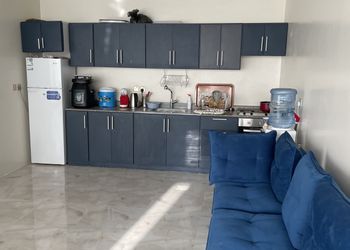 شالية بجلسة خارجية والعاب اطفال