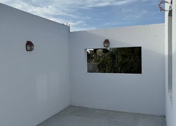 استديو بسرير ماستر وأثاث مريح 