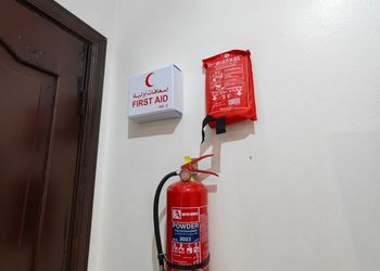استديو بأثاث مريح وبسيط