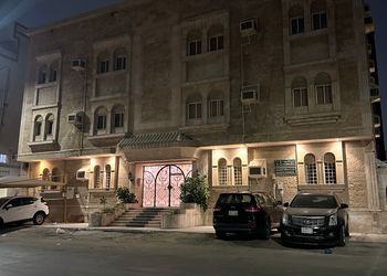 استديو بأثاث مريح وبسيط 