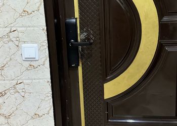 شقة بصالة انيقة ودخول ذاتي