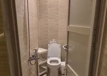 شاليه بألعاب مائية وجلسة خارجية