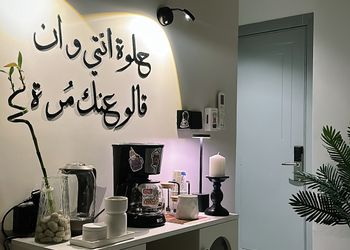 استديو بأثاث مريح وبسيط 