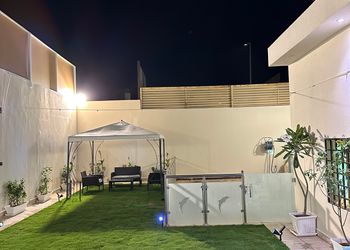 شاليه بمسبح خارجي وجلسة خارجية