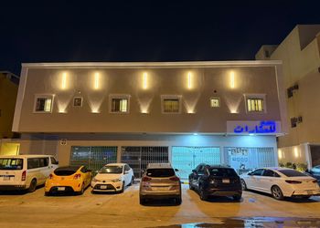 استديو بسرير ماستر وجلسة جانبية 