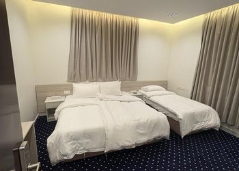 استديو بأسرة مفردة وأثاث مريح