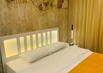 Studio with Master Bed  
