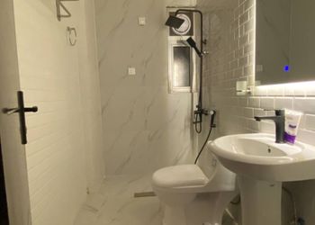 شقة بصالة أنيقة وتصميم مودرن 