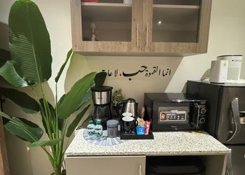شقة بغرفة معيشة وغرفة نوم 