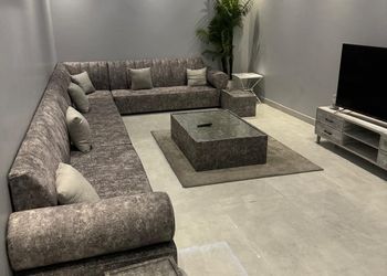 شاليه بمسطح اخضر ومسبح 