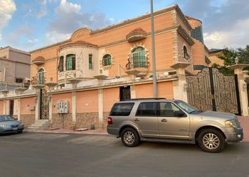 استديو بسرير ماستر وجلسه جانبيه