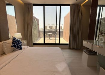 استديو بأثاث مريح وبسيط 