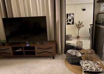 استديو بتصميم مميز وببلكونه 