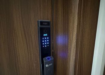 استديو بسرير ماستر وجلسة جانبية 