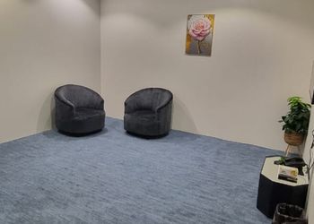 استديو بسرير ماستر وأثاث مريح 