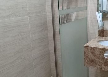 استديو بأثاث مريح وبسيط 
