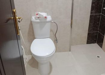 شقة بأثاث مريح وبسيط 