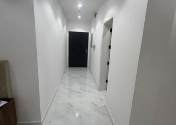استديو بسرير ماستر  وبأثاث بسيط 