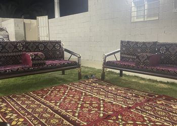 استراحة بجلسة خارجية ومسطح اخضر
