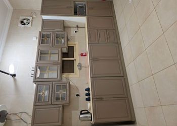 استديو بأثاث مريح وبسيط 