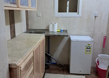 استديو بأثاث مريح وبسيط 